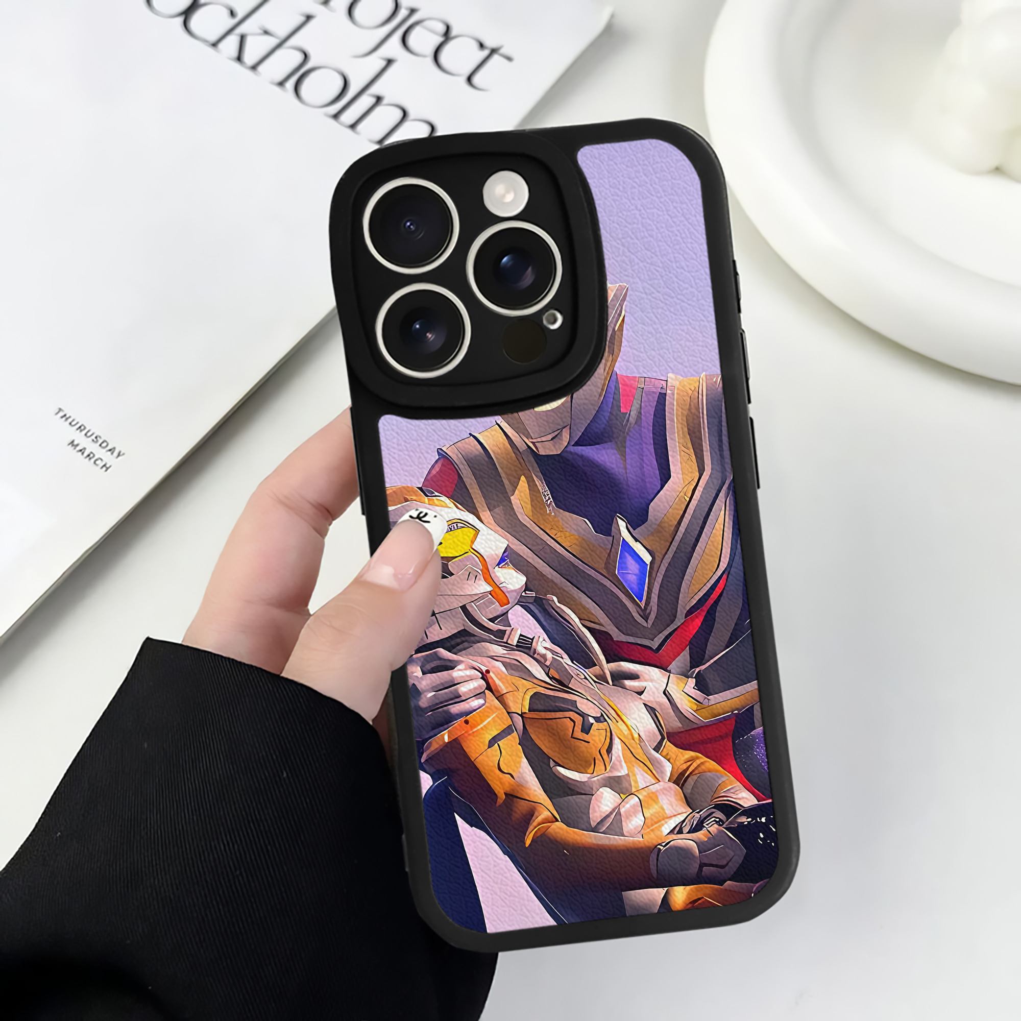 （画像用） ウルトラマン Ultraman 【iPhone 16シリーズ対応】シリコンスマホケース（レザー調） 材質：シリコン